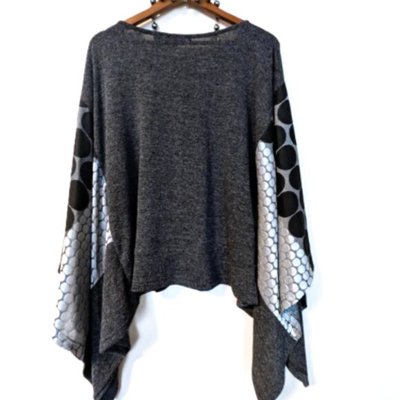 NWOT NESS Top with Oversized Polka Dot Kimono Sleeves - Picture 2 of 7